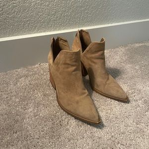 Steve Madden Tan Suede booties